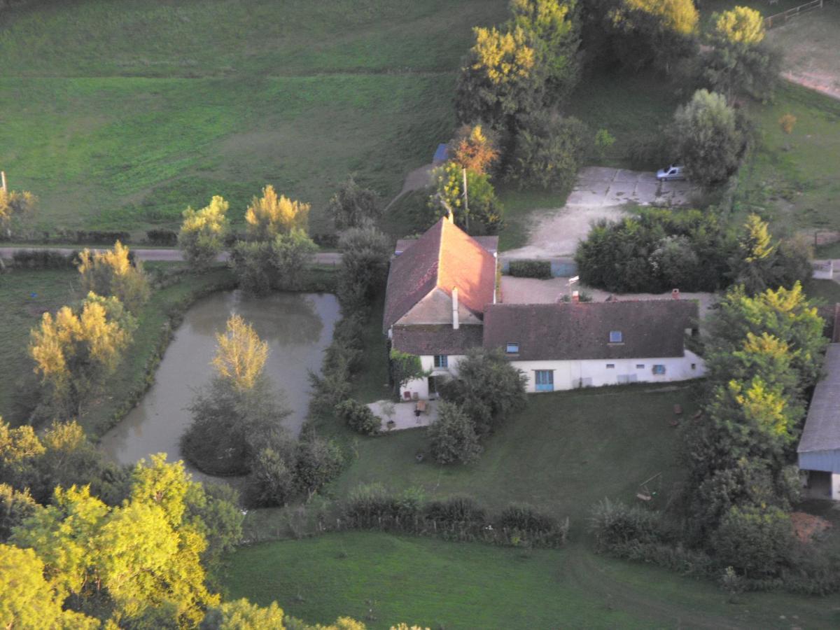 瓦亨地区酒店 Saint-Amand-en-Puisaye 外观 照片