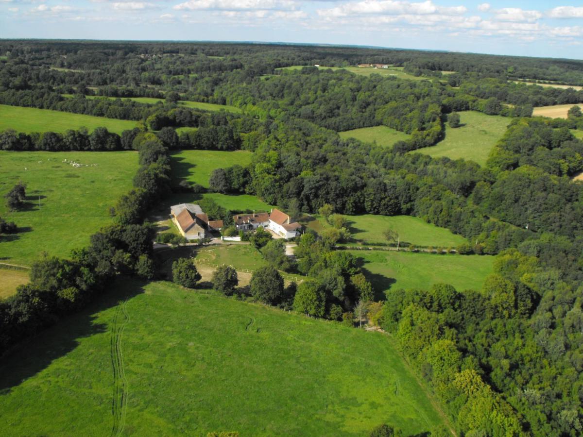 瓦亨地区酒店 Saint-Amand-en-Puisaye 外观 照片