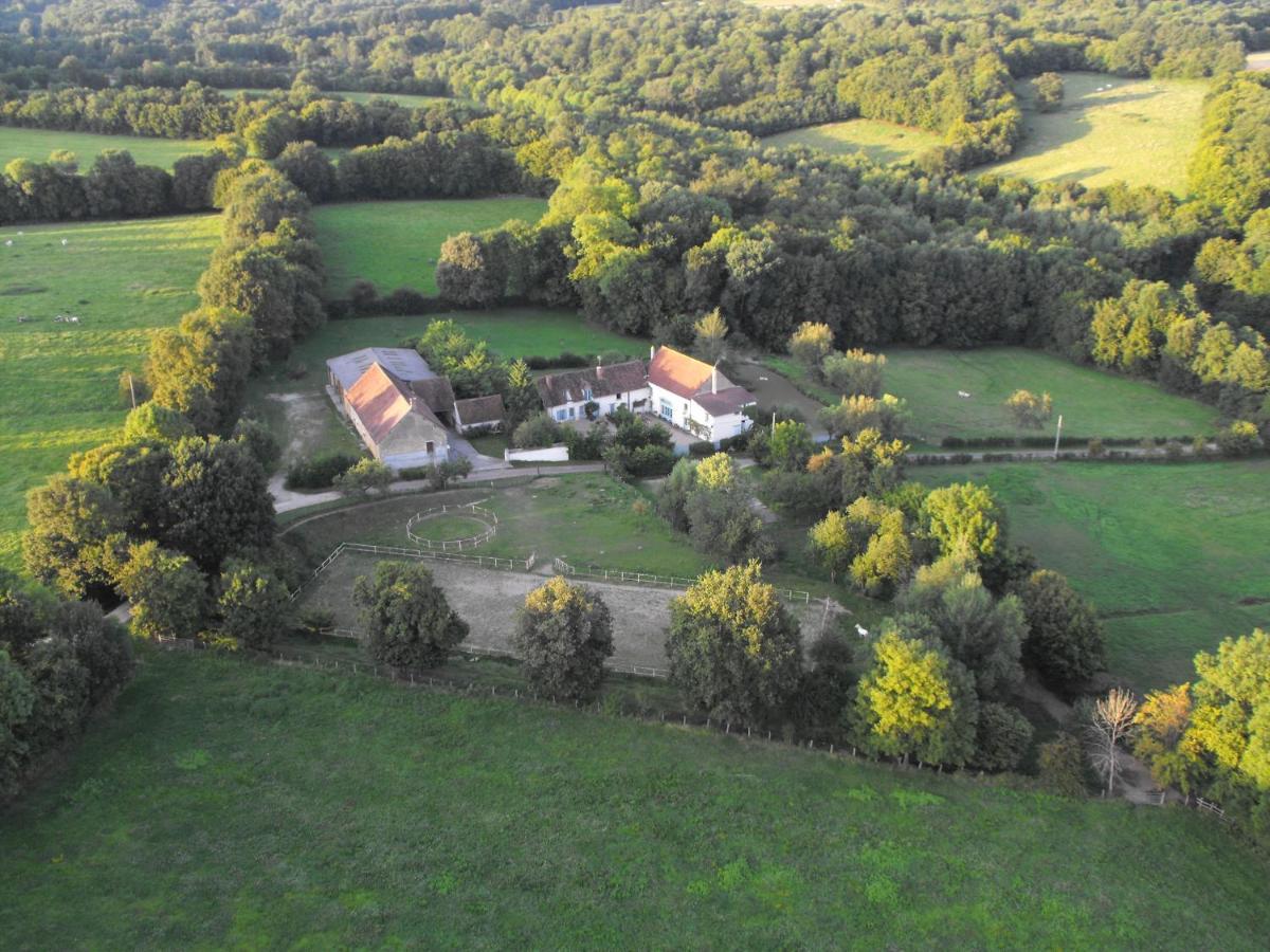 瓦亨地区酒店 Saint-Amand-en-Puisaye 外观 照片