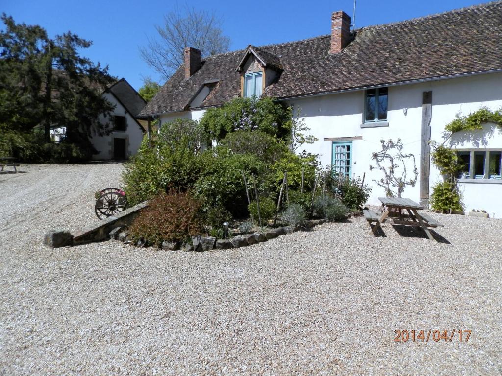 瓦亨地区酒店 Saint-Amand-en-Puisaye 外观 照片
