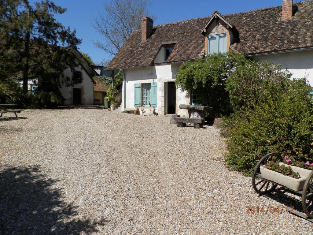 瓦亨地区酒店 Saint-Amand-en-Puisaye 外观 照片