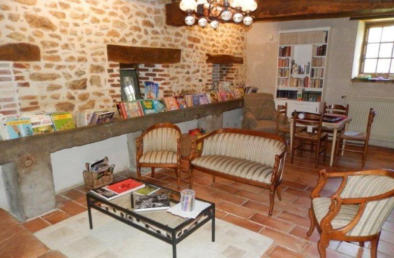 瓦亨地区酒店 Saint-Amand-en-Puisaye 外观 照片